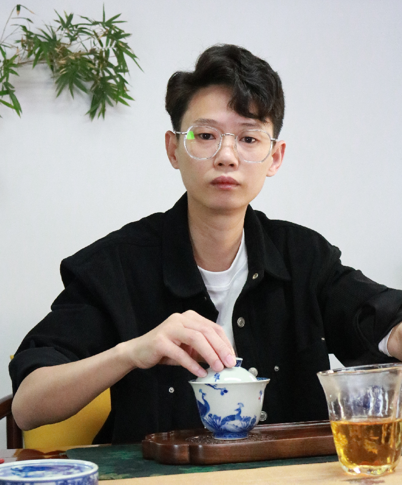 蒋瀮（灵）丹（国瓷红叶画院高级画师）