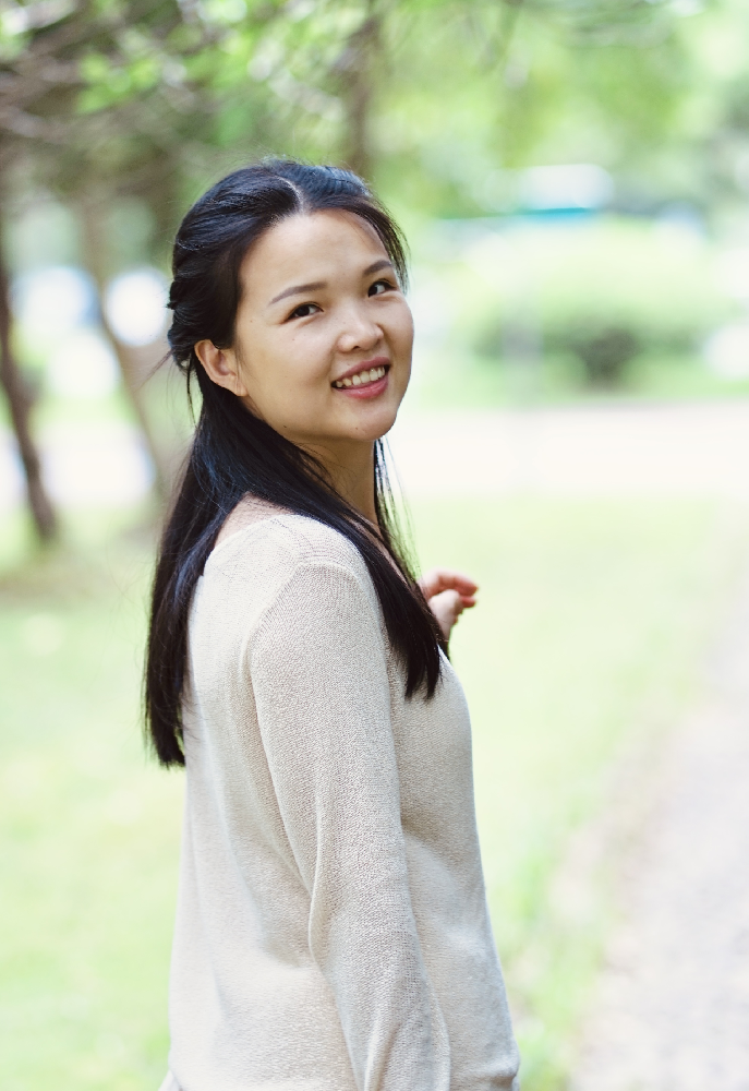 冯佳英（国瓷红叶画院高级画师）