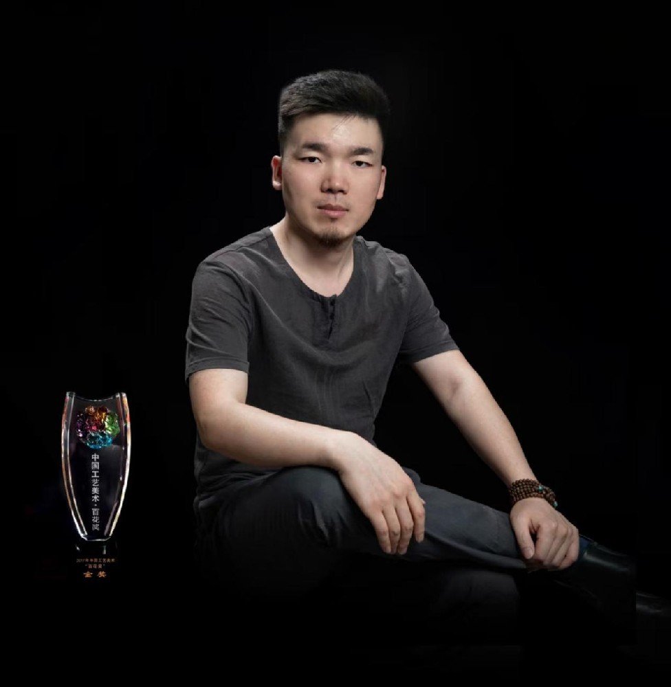 杨丞钧（国瓷红叶画院高级画师）