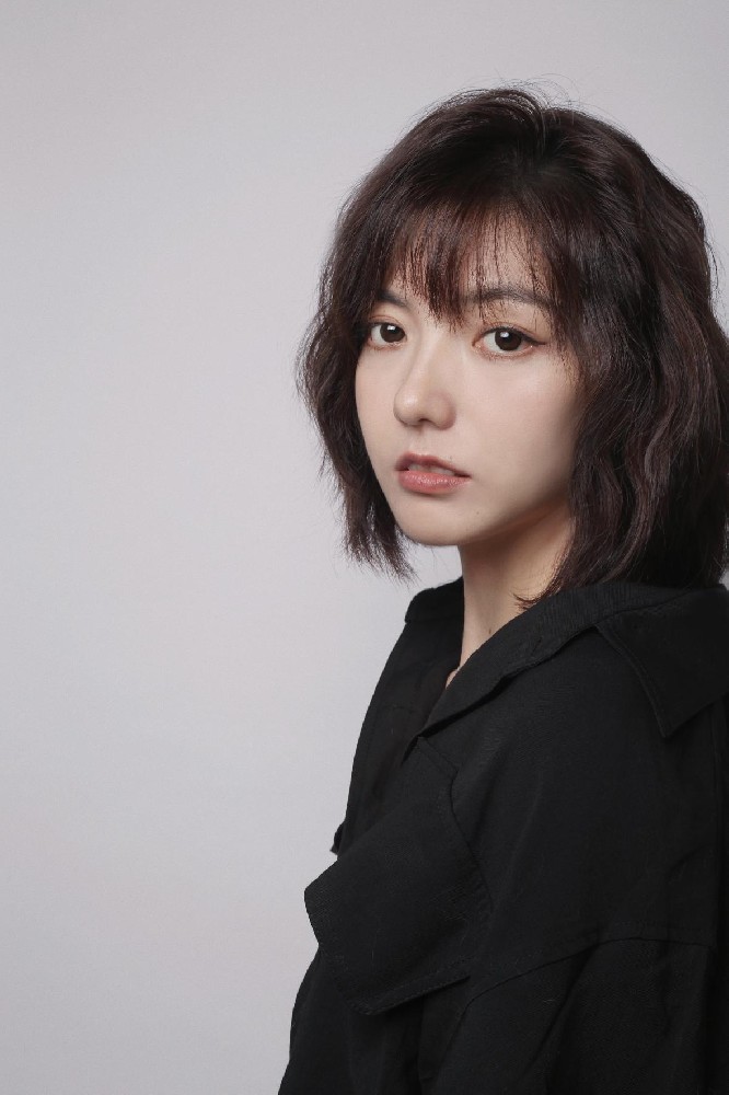 张梦雅（国瓷红叶画院副秘书长）